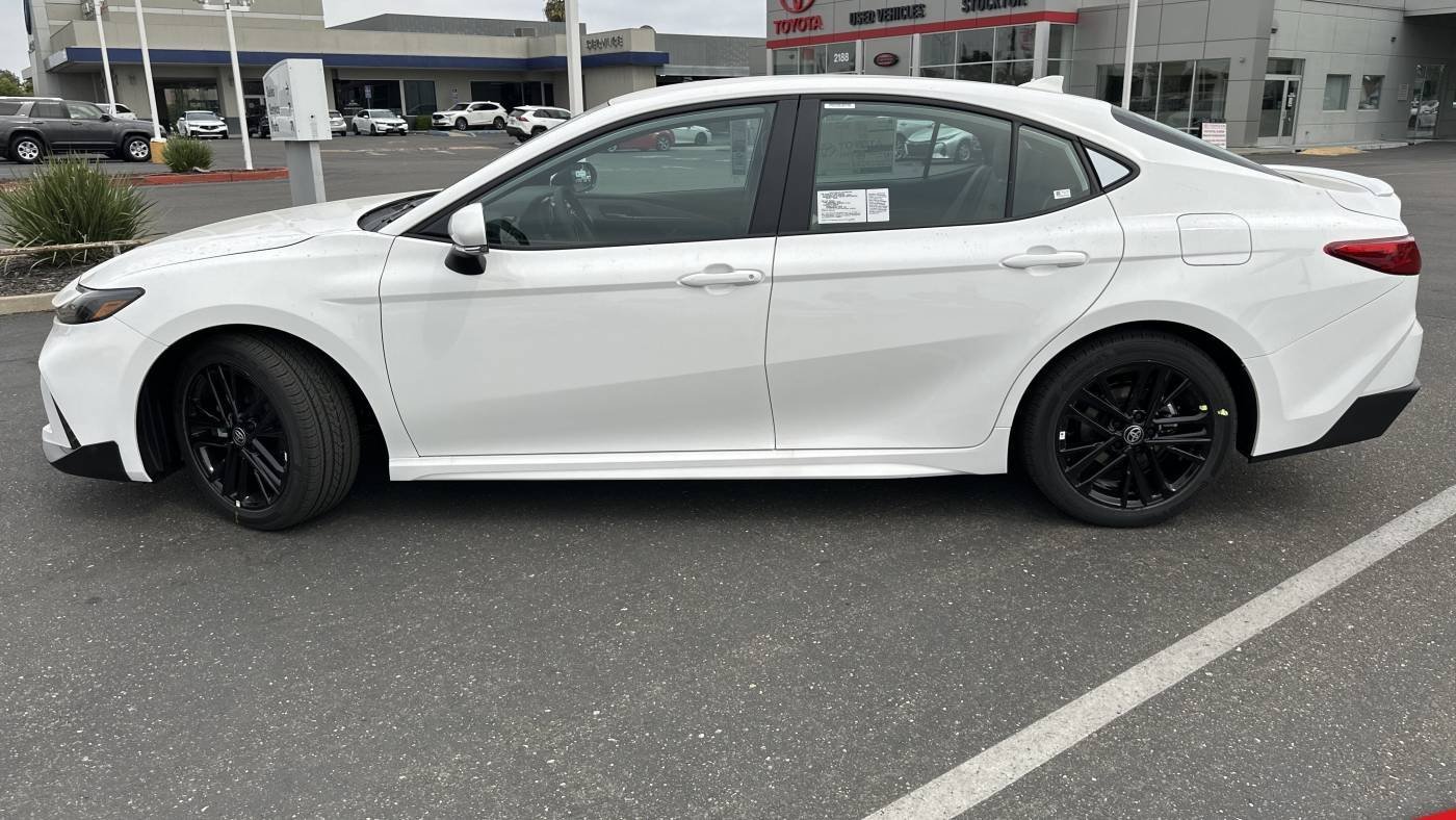 New 2025 Toyota Camry SE FWD
