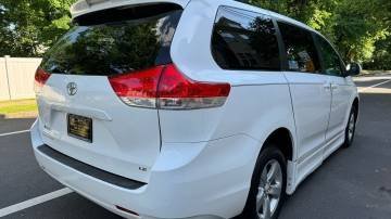 2011 Toyota Sienna LE Auto Access Seat 7-Passenger FWD