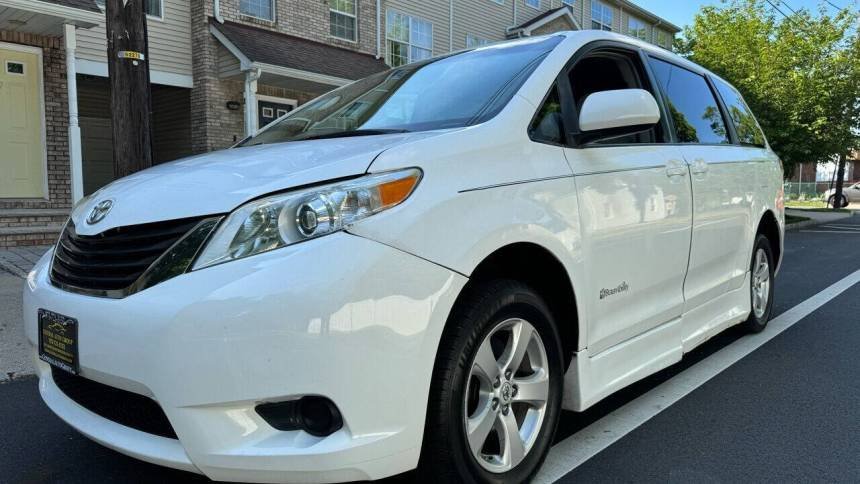 2011 Toyota Sienna LE Auto Access Seat 7-Passenger FWD