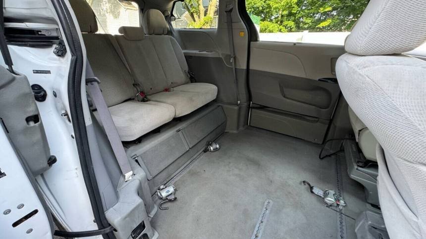 2011 Toyota Sienna LE Auto Access Seat 7-Passenger FWD