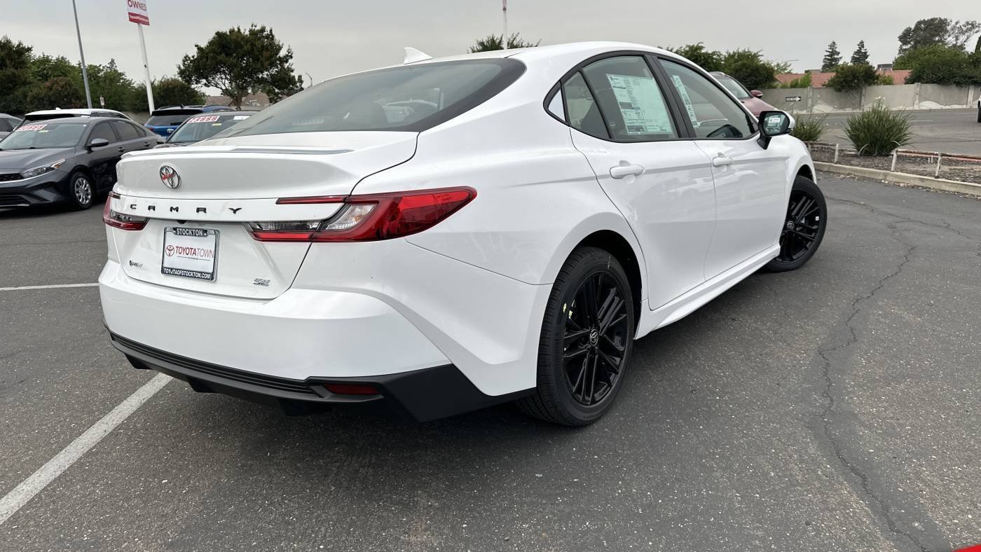 New 2025 Toyota Camry SE FWD