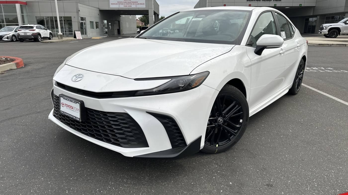 New 2025 Toyota Camry SE FWD