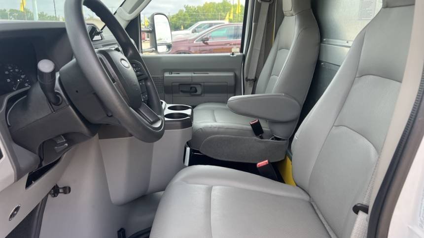 2023 Ford E-Series Cutaway E-350 SRW 138″ WB