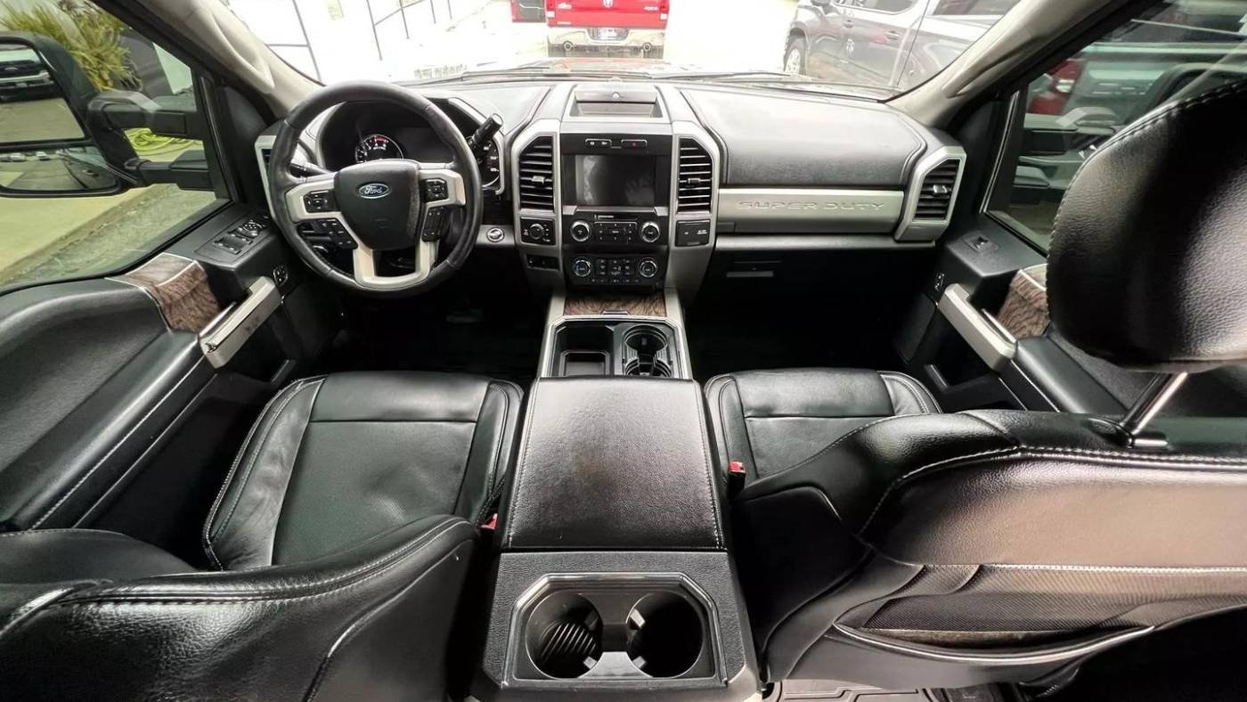 2019 Ford Super Duty F-250 Lariat 4WD Crew Cab 8′ Box