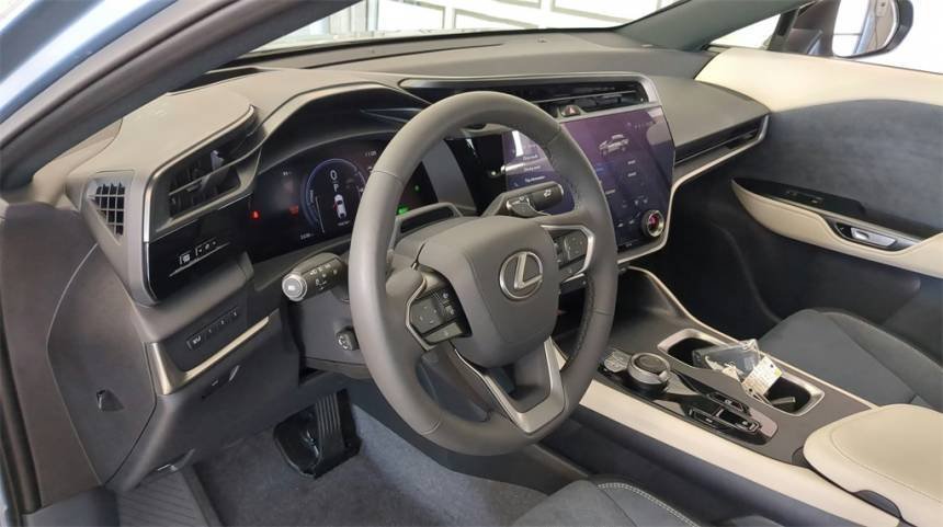 2023 Lexus RZ 450e Luxury AWD