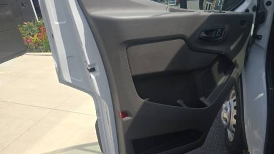 2022 Ford Transit Cutaway T-350 RWD DRW 138″ WB 9950 GVWR