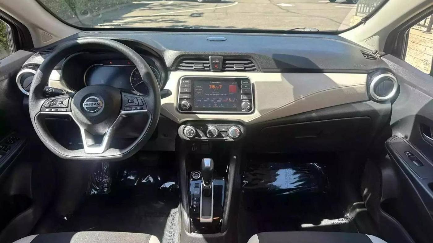2021 Nissan Versa SV CVT
