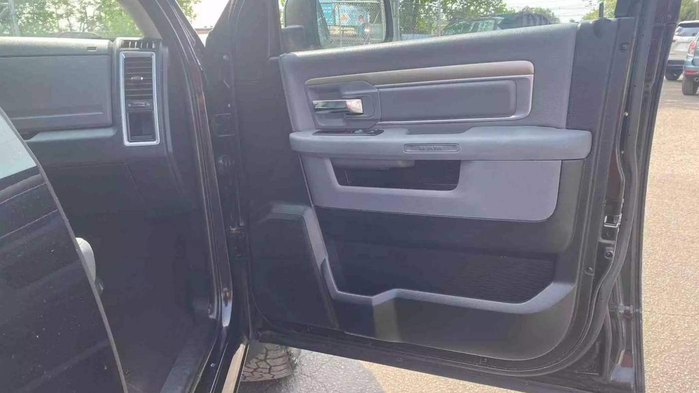 2014 Ram 1500 SLT Quad Cab 6’4″ Box 4WD