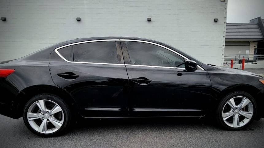 2013 Acura ILX 2.0L Automatic with Technology Package