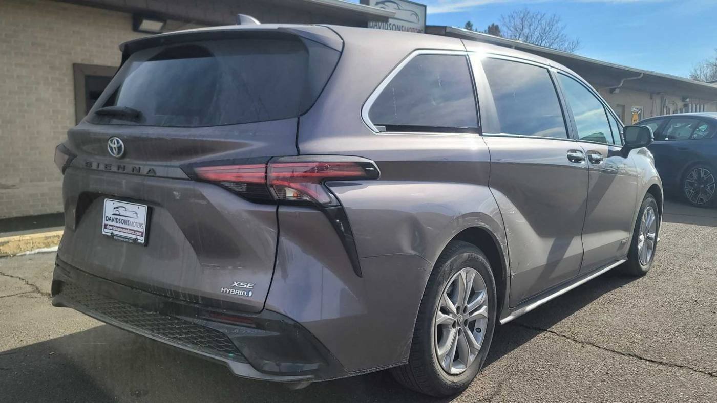 2021 Toyota Sienna XSE 7-Passenger AWD Nat’l