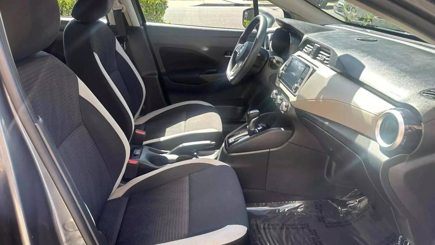2021 Nissan Versa SV CVT