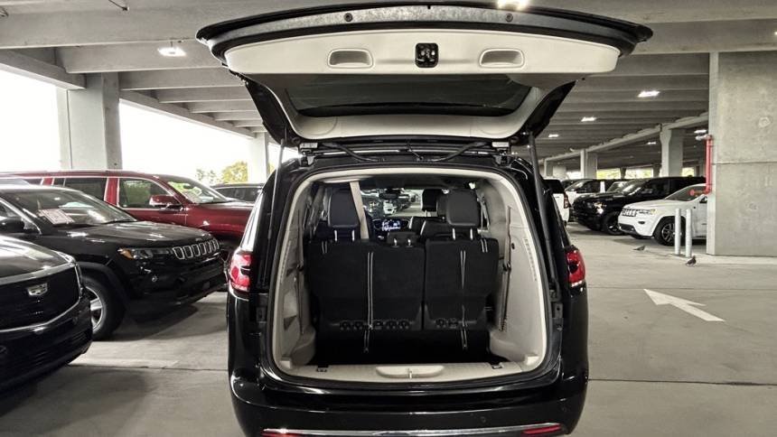 2022 Chrysler Pacifica Touring L FWD