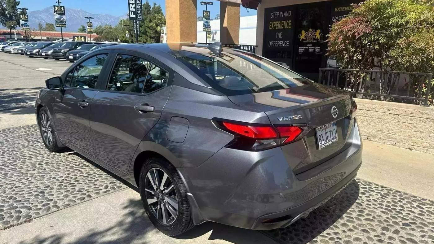 2021 Nissan Versa SV CVT