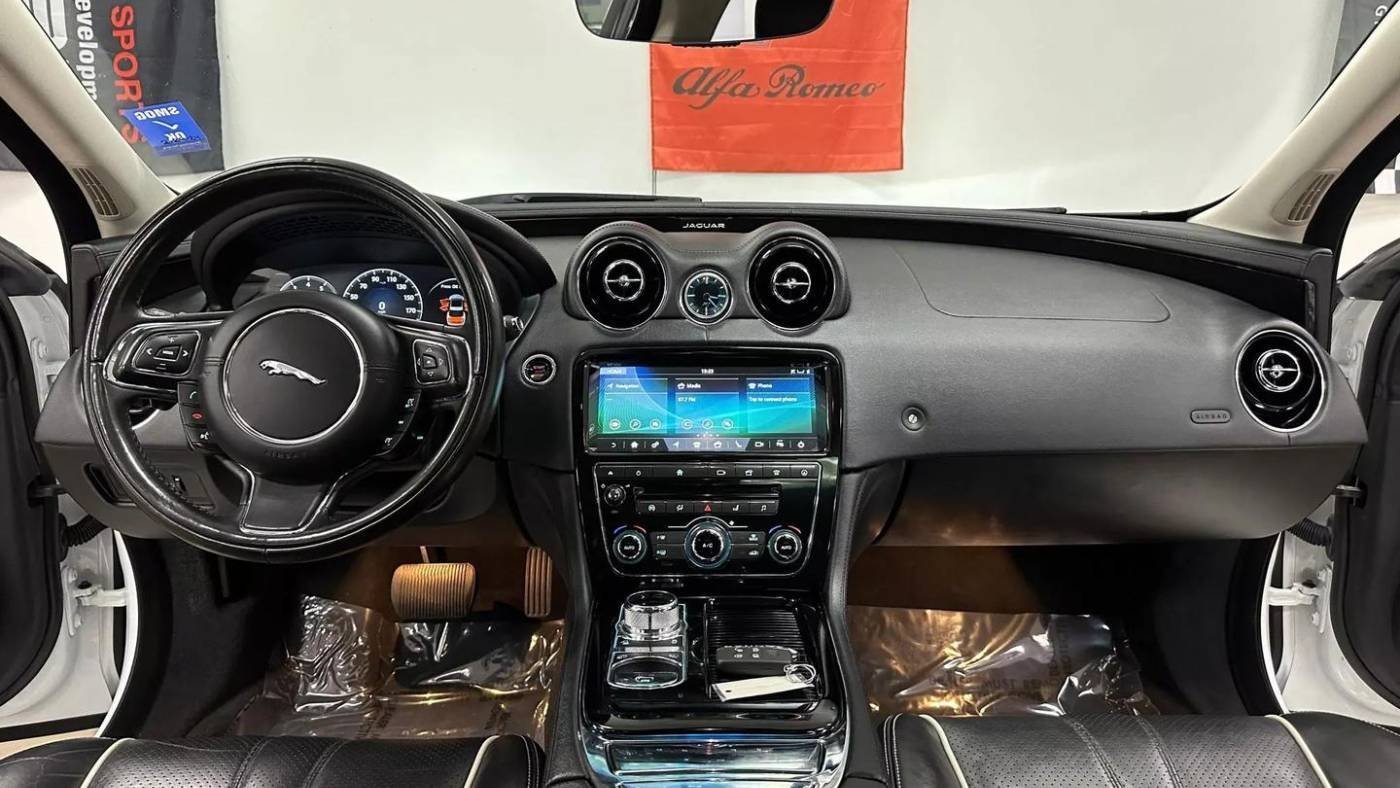 2019 Jaguar XJ R-Sport V6 AWD