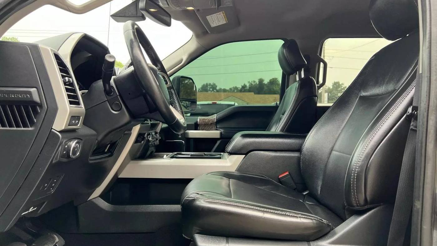 2019 Ford Super Duty F-250 Lariat 4WD Crew Cab 8′ Box
