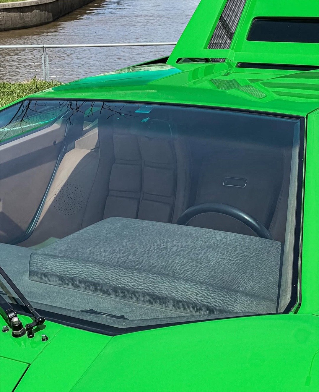 Lamborghini Countach LP400